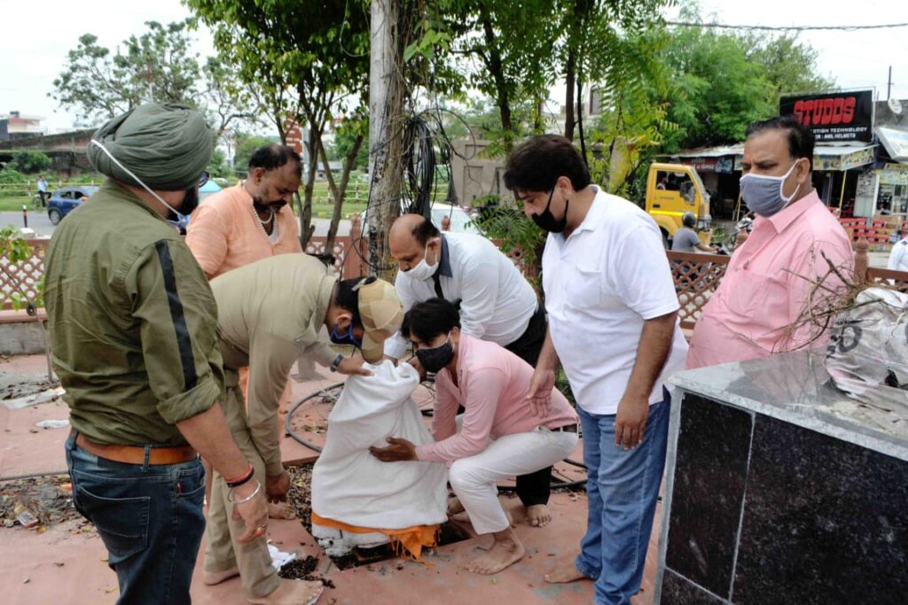 शहीदे आजम भगत सिंह की प्रतिमा के अनादर पर भड़के समाजसेवी