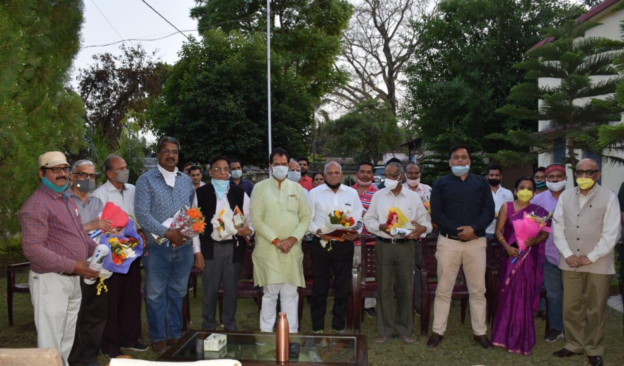 विधानसभा अध्यक्ष ने विशिष्ट जनों को किया सम्मानित