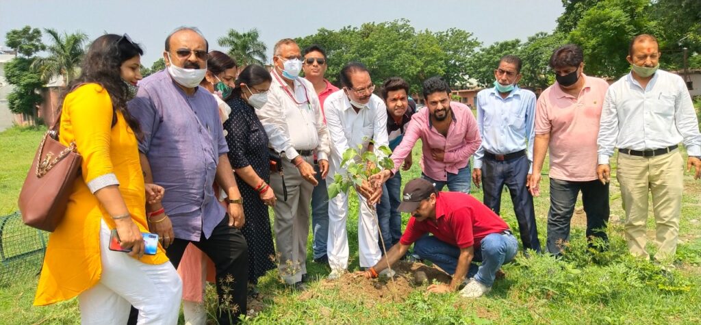 विकास और पर्यावरण में संतुलन बनाकर चलना आवश्यक : डाॅ. बत्रा