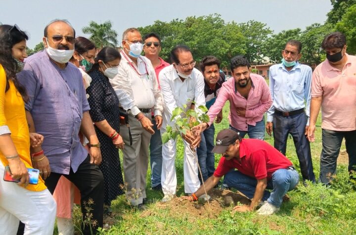 विकास और पर्यावरण में संतुलन बनाकर चलना आवश्यक : डाॅ. बत्रा