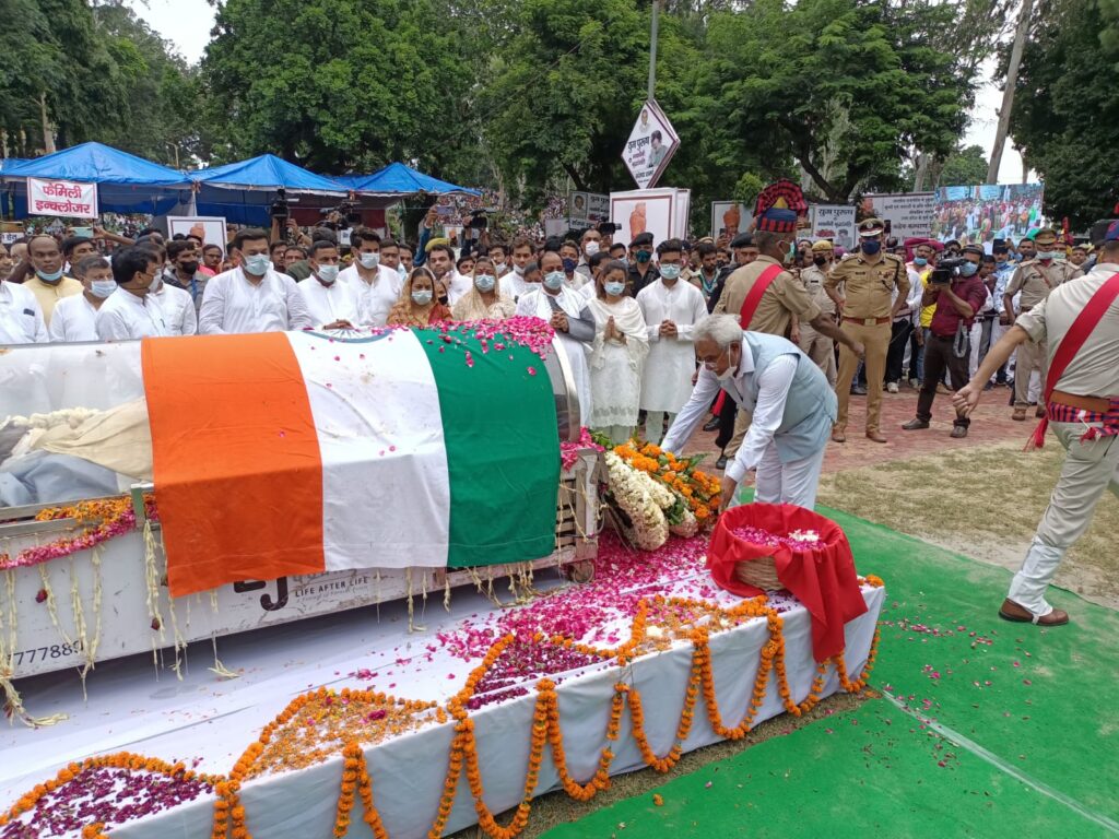 अध्यक्ष कौशिक और सीएम धामी ने दी कल्याण सिंह को श्रद्धाञलि